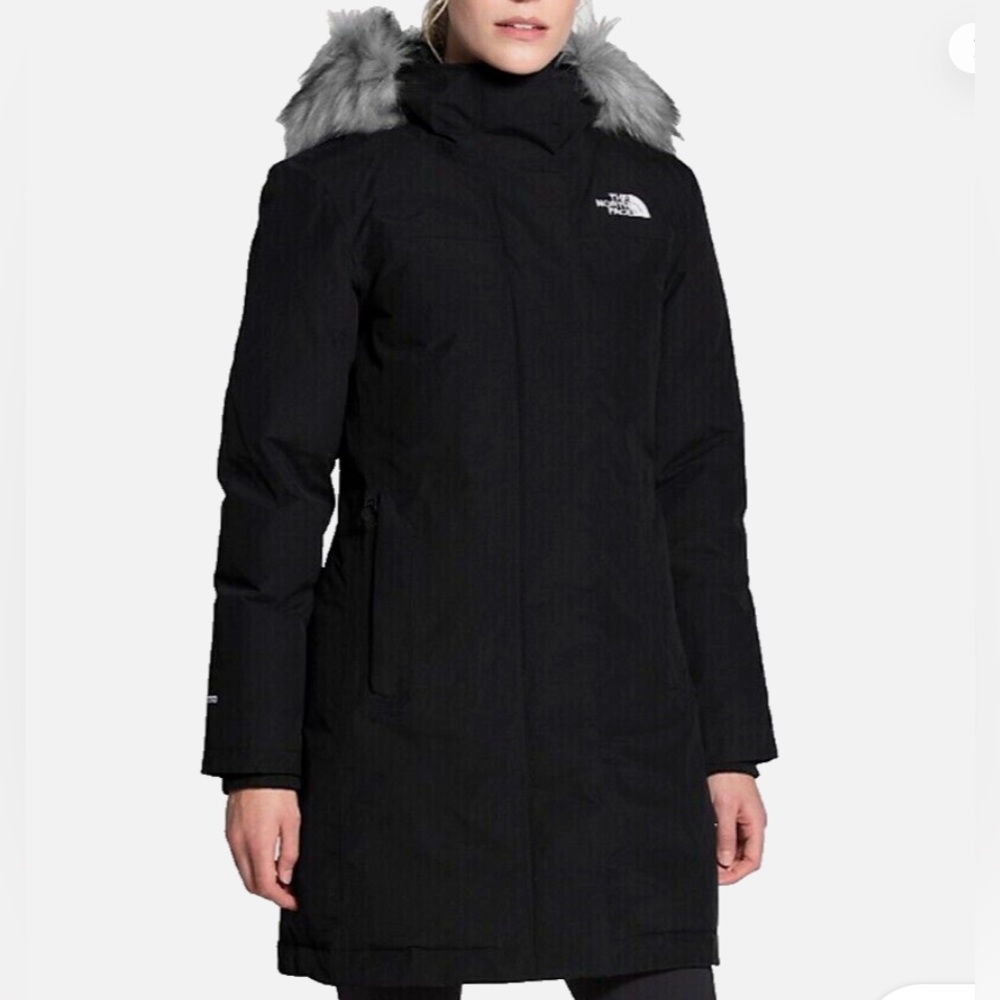 The North Face Women's Arctic Parka in dark navy blue. S/P